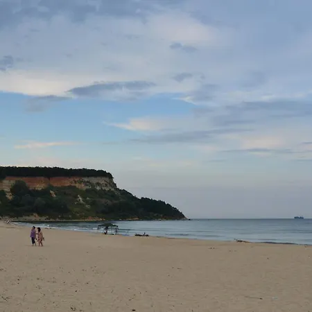 Letovishte Romantika Kamp alanı *